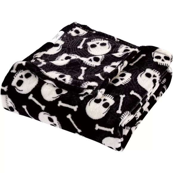 Skull & CrossBones Super Spooky and Comfy Microplush Halloween Throw Blanket New - Picture 2 of 2